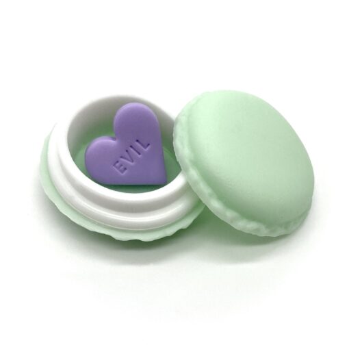 Pin „EVIL“ inkl. Macaron Schmucketui