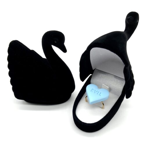 Ring „EVIL“ inkl. Schwan Schmucketui