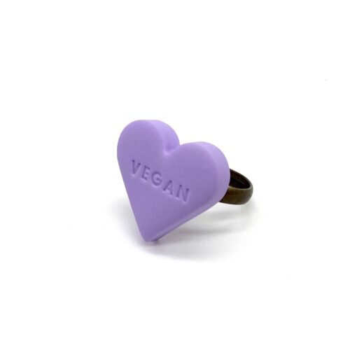 Ring „VEGAN“ inkl. Erdbeere Schmucketui – Bild 2