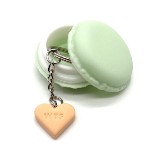 Schlüsselanhänger „WTF“ inkl. Macaron Schmucketui