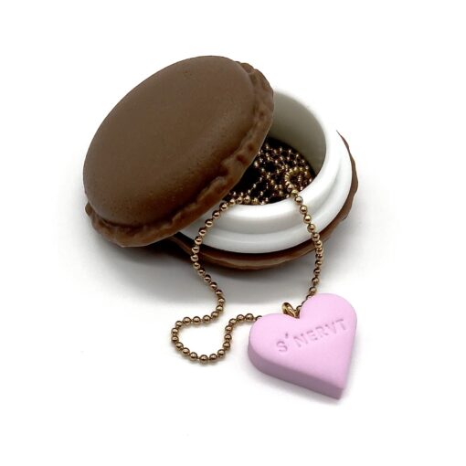 Halskette „S`NERVT“ inkl. Macaron Schmucketui
